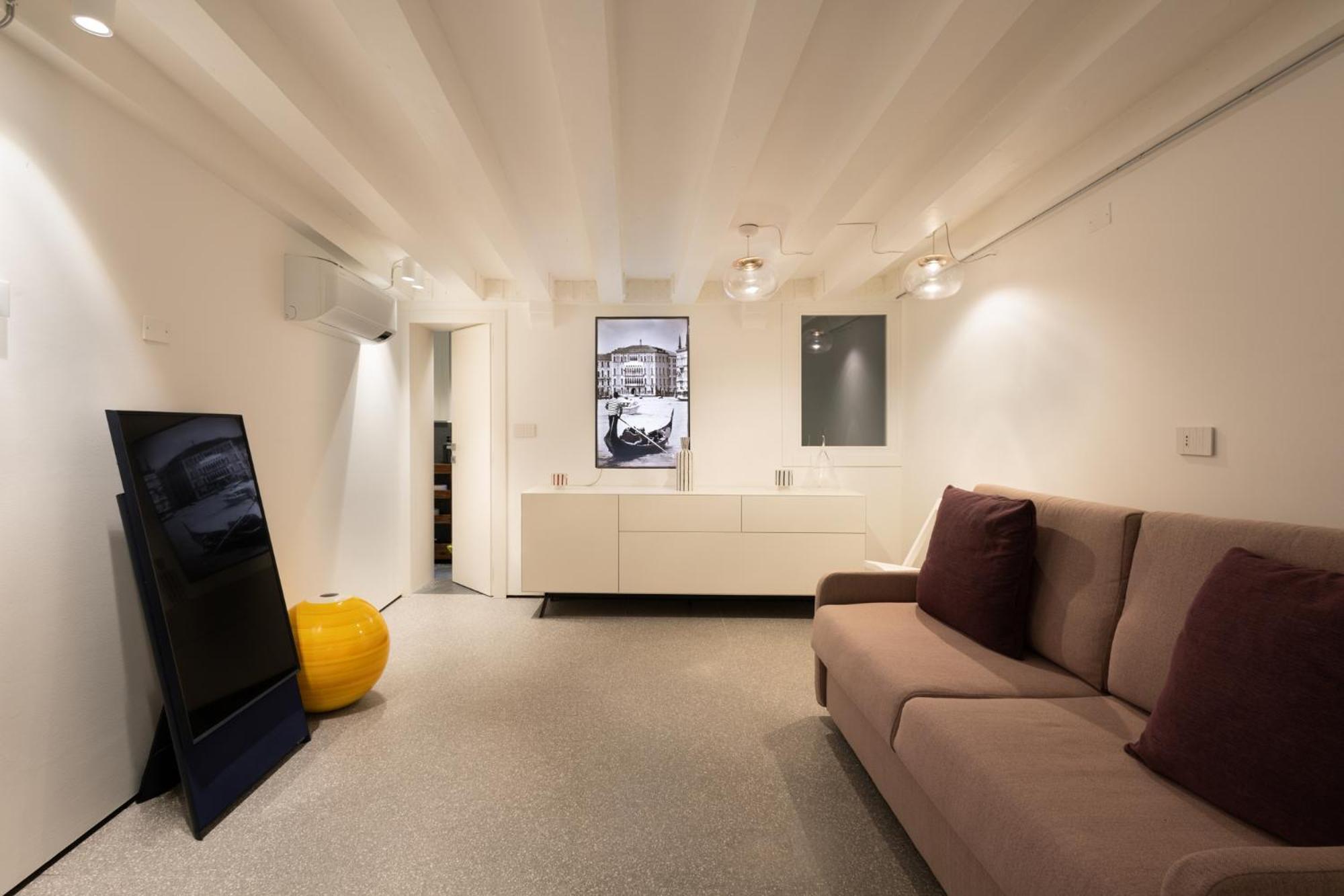 Peggy's Retreat Luxbotiquehome ~ Wifi + Patio Appartamento